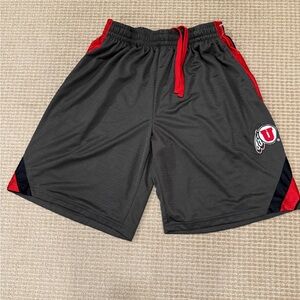 University of Utah size XL men’s vintage sports shorts made‎ by campus heritage.